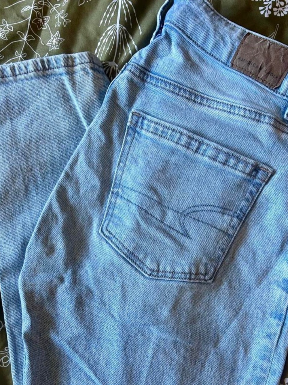 American Eagle light wash jeans size 00 SHORT straight leg rigid denim